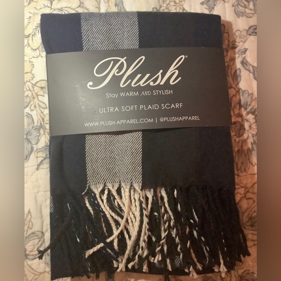 Plush Ultra Soft Plaid Scarf - Picture 7 of 9